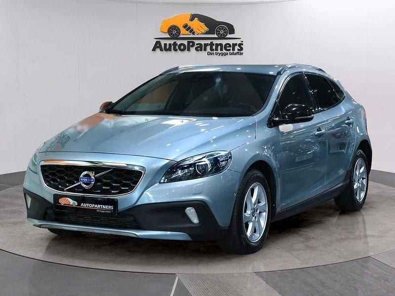 Silver Begagnad 2013 Volvo V40 CC Momentum Kombi | 146 900 kr (Marknadspris) - Bild 1/4
