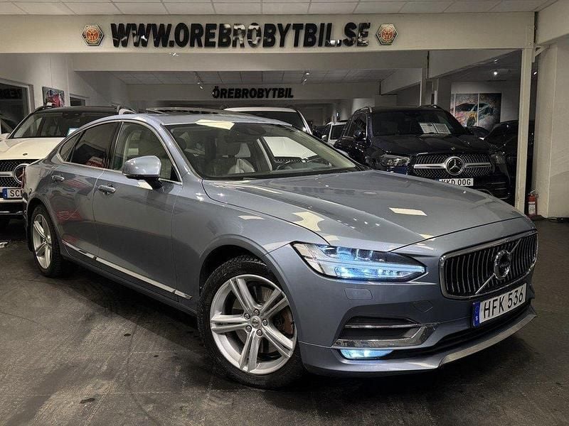 Ljusblå Begagnad 2016 Volvo S90 Inscription Sedan | 264 900 kr (Marknadspris) - Bild 1/4