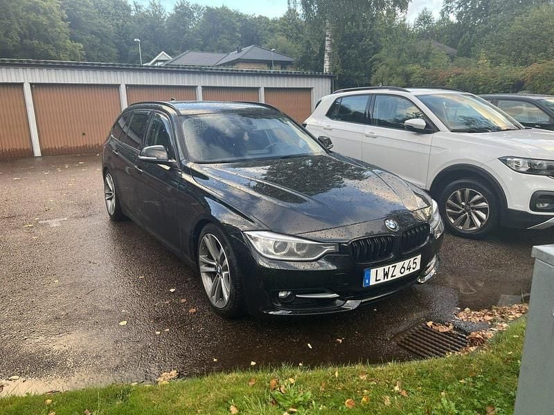 Svart Begagnad 2013 BMW 328 Sport Line Kombi | 80 000 kr (Superpris) - Bild 1/3