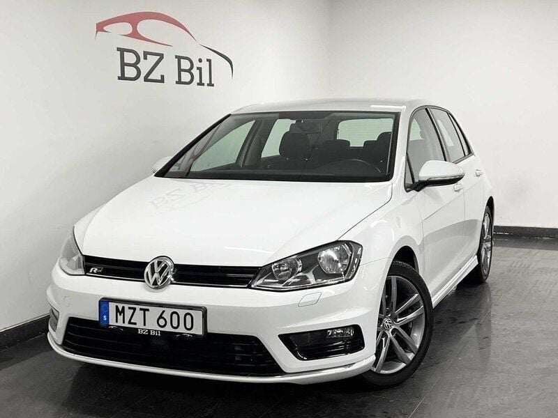 Vit Begagnad 2015 VW Golf VII R-line Halvkombi | 129 900 kr (Marknadspris) - Bild 1/4