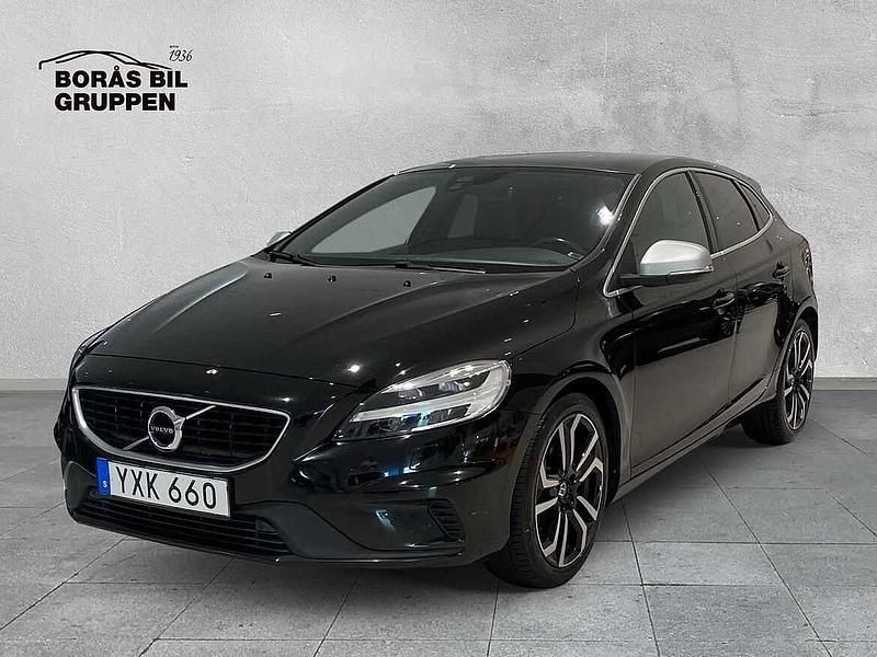Svart Begagnad 2019 Volvo V40 R-Design Kombi | 209 000 kr (Marknadspris) - Bild 1/4