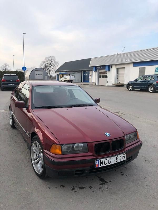 Begagnad 1994 BMW 316 Compact Halvkombi | 29 000 kr - Bild 1/3