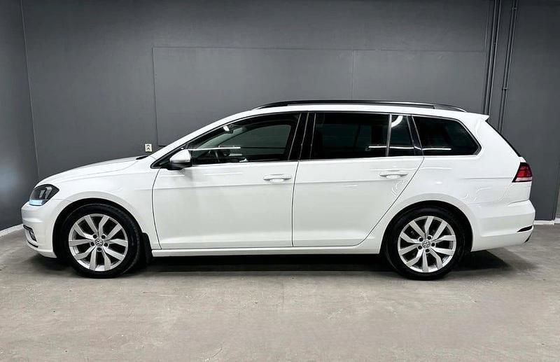 Begagnad VW Golf VII GT 150 HK (110 kW) 2018 Vit Kombi