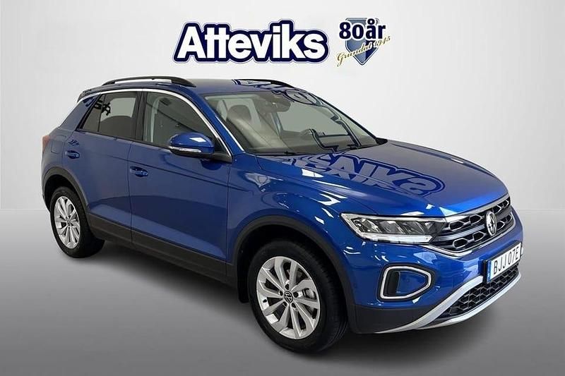 Blå Begagnad 2024 VW T-Roc Edition SUV | 299 900 kr (Lite dyr) - Bild 1/4