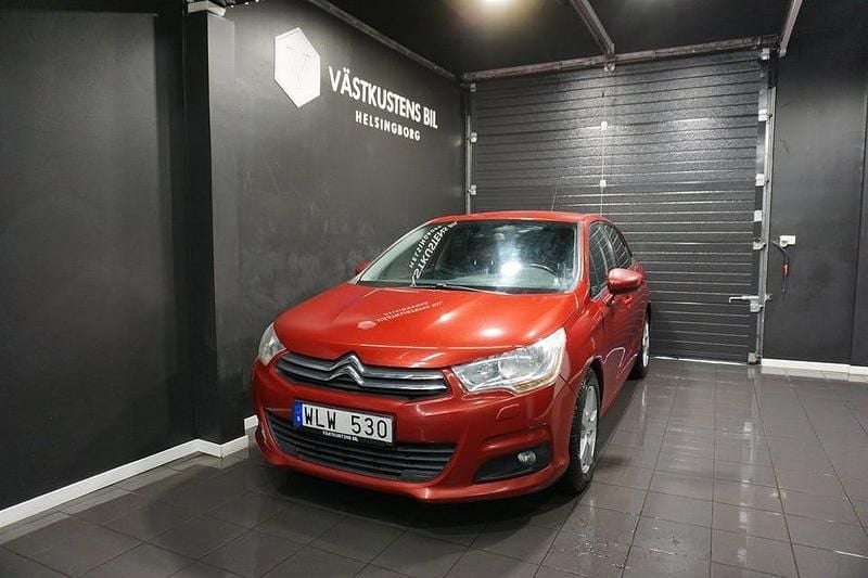 Röd Begagnad 2011 Citroën C4 Halvkombi | 52 900 kr (Marknadspris) - Bild 1/4