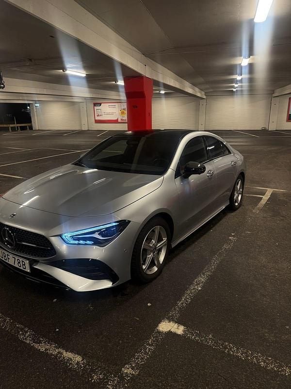 Begagnad 2025 Mercedes CLA200 Sportkupé | 130 128 kr - Bild 1/4