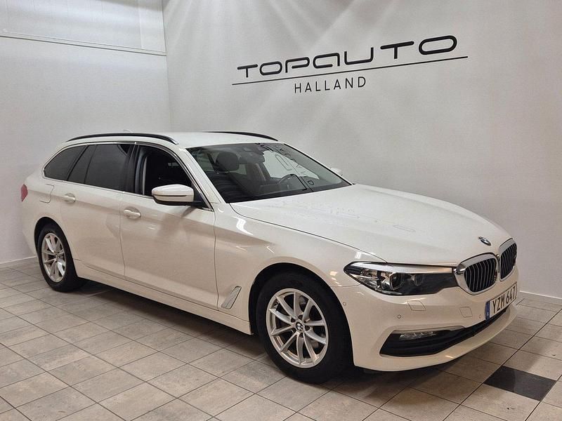 Vit Begagnad 2018 BMW 520 Kombi | 177 900 kr (Marknadspris) - Bild 1/4