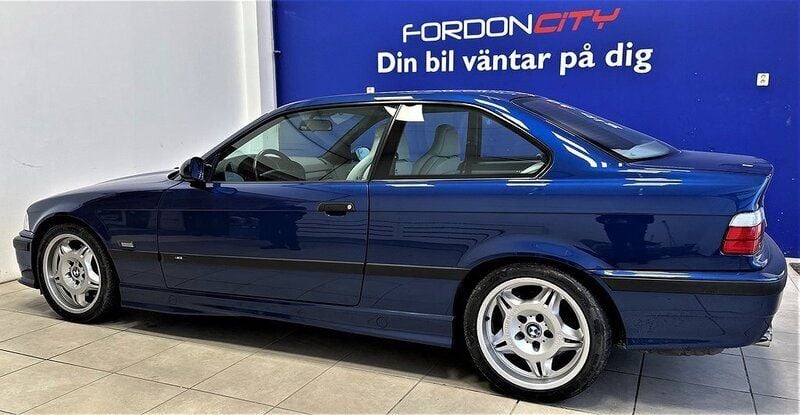 Begagnad BMW M3 243 HK (178 kW) 1995 Mörkblå