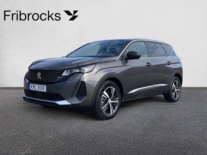 Grå Begagnad 2023 Peugeot 5008 GT Minibuss | 319 800 kr (Marknadspris) - Bild 1/4