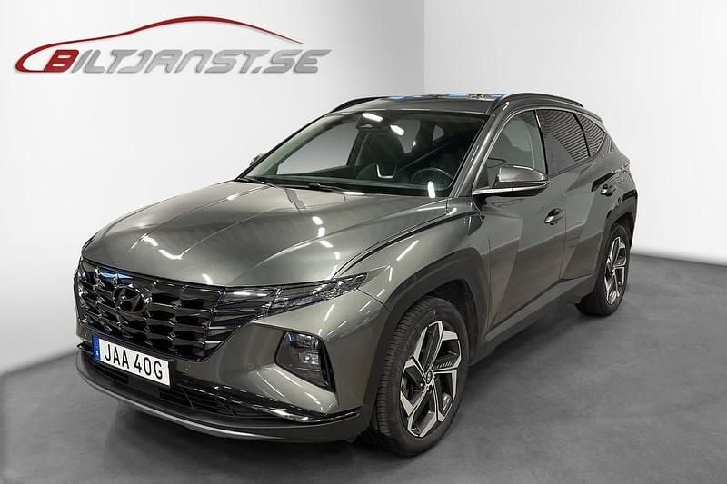 Grå Begagnad 2022 Hyundai Tucson Advanced SUV | 319 900 kr (Marknadspris) - Bild 1/4