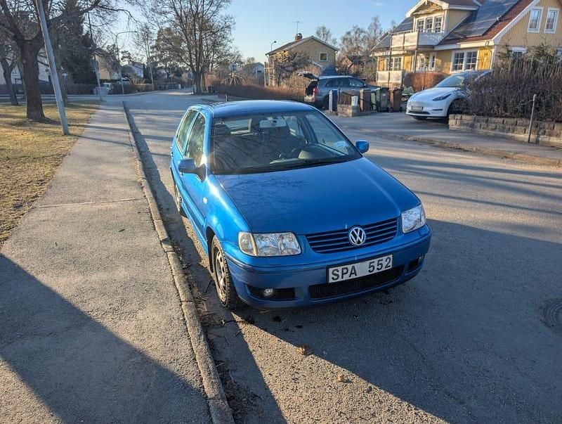 Begagnad 2001 VW Polo Halvkombi | 13 000 kr (Marknadspris) - Bild 1/4