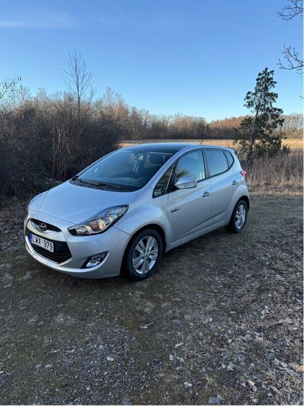 Silver Begagnad 2012 Hyundai ix20 Minibuss | 90 000 kr (Marknadspris) - Bild 1/4