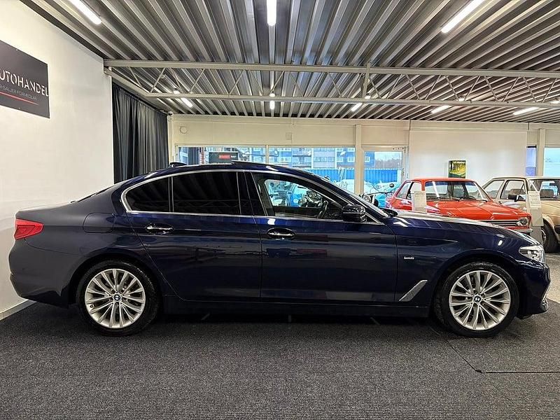 Begagnad BMW 520 Luxury Line 190 HK (139 kW) 2017 Blå Sedan