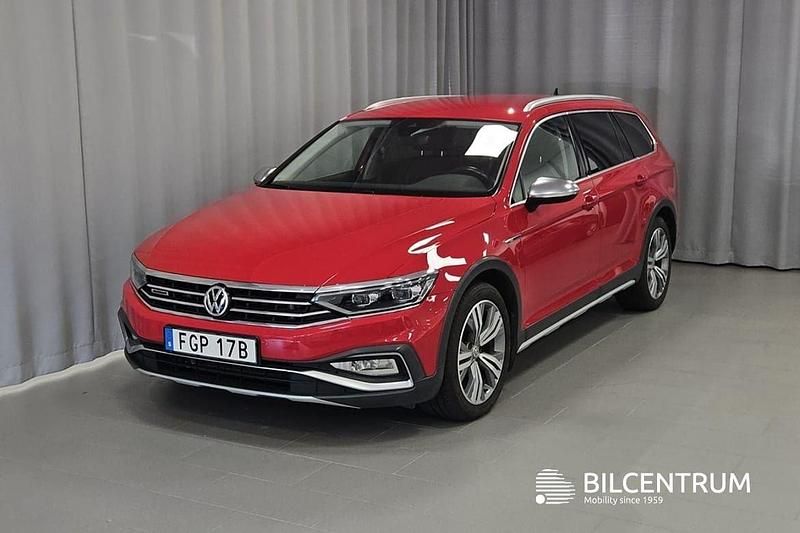 Röd Begagnad 2020 VW Passat Alltrack Kombi | 229 800 kr (Marknadspris) - Bild 1/4