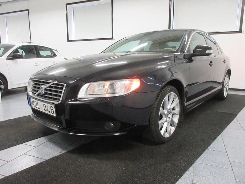 Svart Begagnad 2008 Volvo S80 Summum Sedan | 59 500 kr (Marknadspris) - Bild 1/4