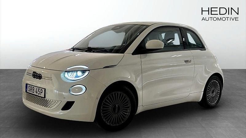 Vit (white) Begagnad 2021 Fiat 500e Halvkombi | 159 900 kr (Marknadspris) - Bild 1/4
