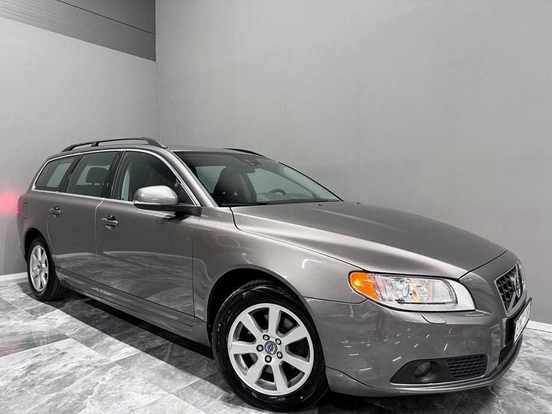 Grå Begagnad 2012 Volvo V70 Momentum Kombi | 99 900 kr (Marknadspris) - Bild 1/4