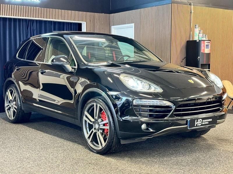 Svart Begagnad 2010 Porsche Cayenne SUV | 189 900 kr (Dyr) - Bild 1/4