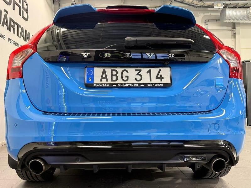 Begagnad Volvo V60 R-Design 351 HK (258 kW) 2015 Blå Kombi