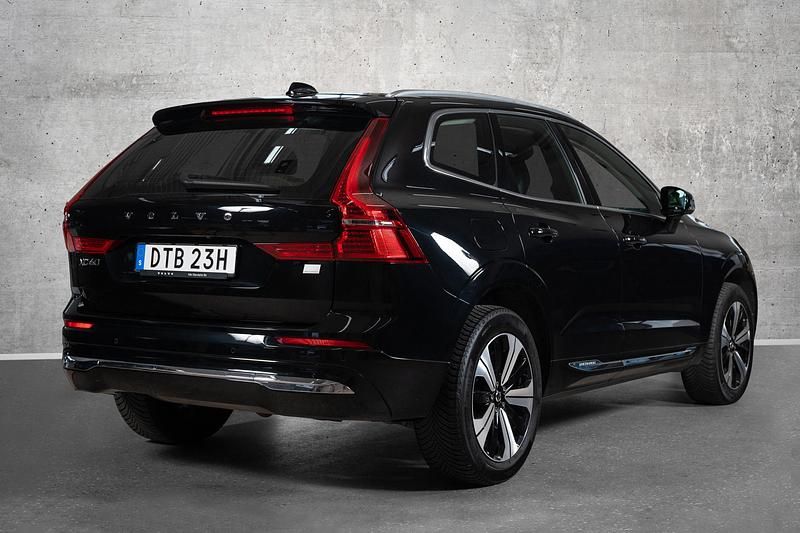 Begagnad Volvo XC60 Plus 355 HK (261 kW) 2023 Svart SUV