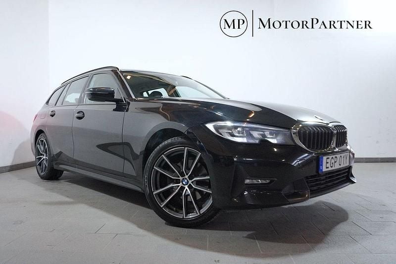 Svart Begagnad 2019 BMW 320 Sport Line Kombi | 249 900 kr (Marknadspris) - Bild 1/4