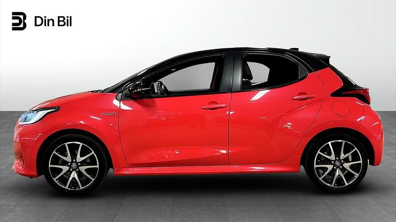 Begagnad Toyota Yaris Hybrid 2021 Röd