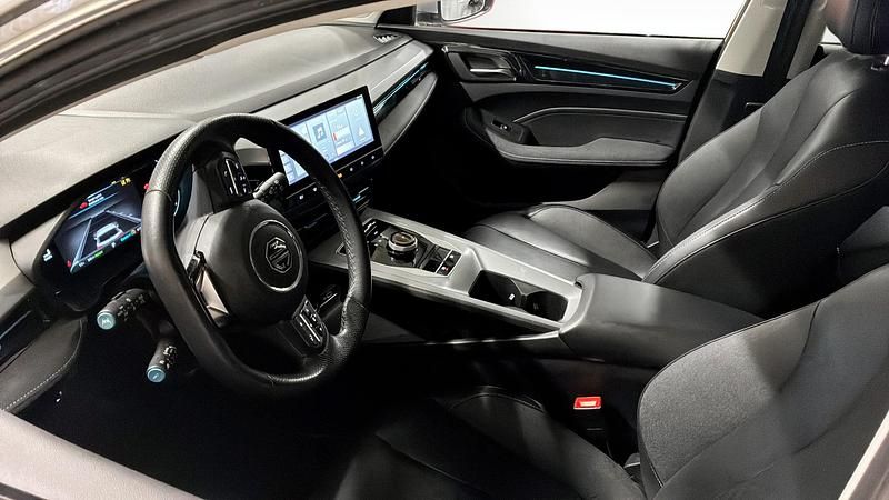 Begagnad MG MG5 EV Luxury 114 kW (156 HK) 2022 Grå (silver) Kombi