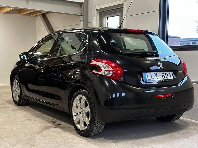 Begagnad Peugeot 208 82 HK (60 kW) 2012 Svart Halvkombi