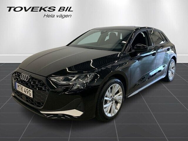 Brilliantsvart Begagnad 2024 Audi A3 Advanced Plus | 329 900 kr (Dyr) - Bild 1/4