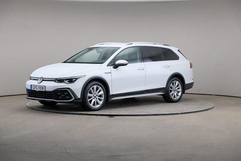Vit Begagnad 2022 VW Golf Alltrack Kombi | 319 000 kr (Marknadspris) - Bild 1/4