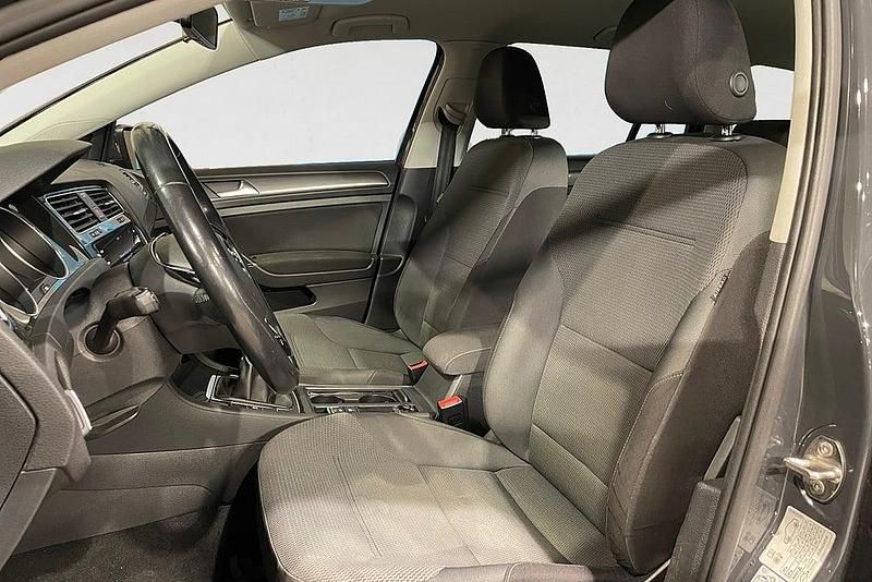 Begagnad VW Golf VII 110 HK (80 kW) 2017 Grå Kombi