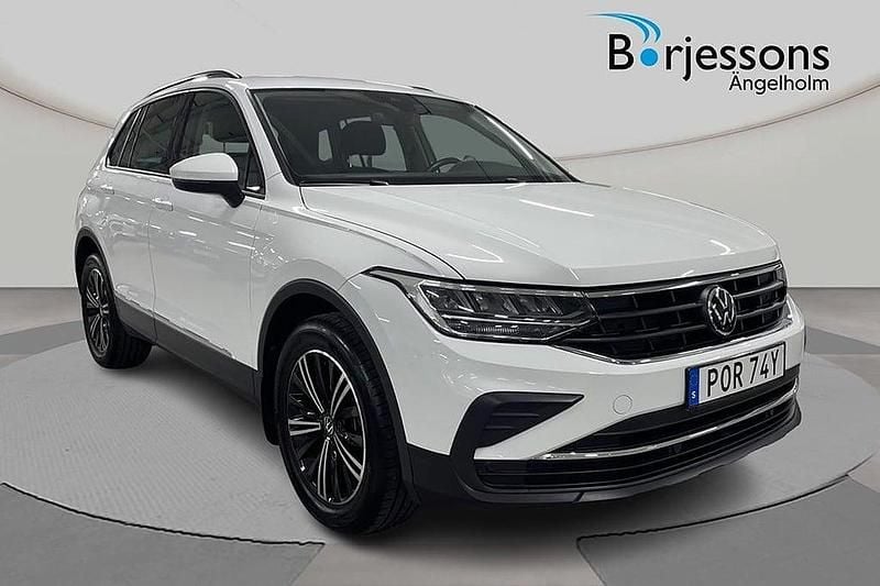 Vit Begagnad 2022 VW Tiguan SUV | 299 000 kr (Bra pris) - Bild 1/4