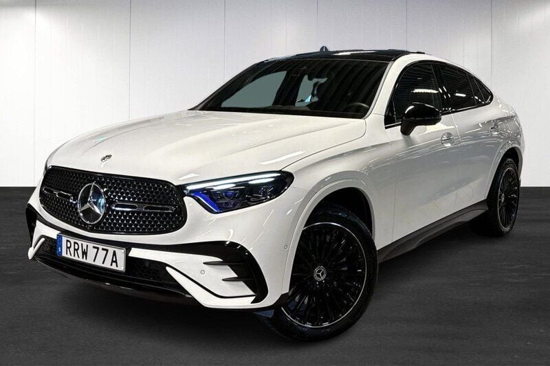 Vit (white) Begagnad 2024 Mercedes GLC300e AMG Sportkupé | 859 000 kr (Dyr) - Bild 1/4