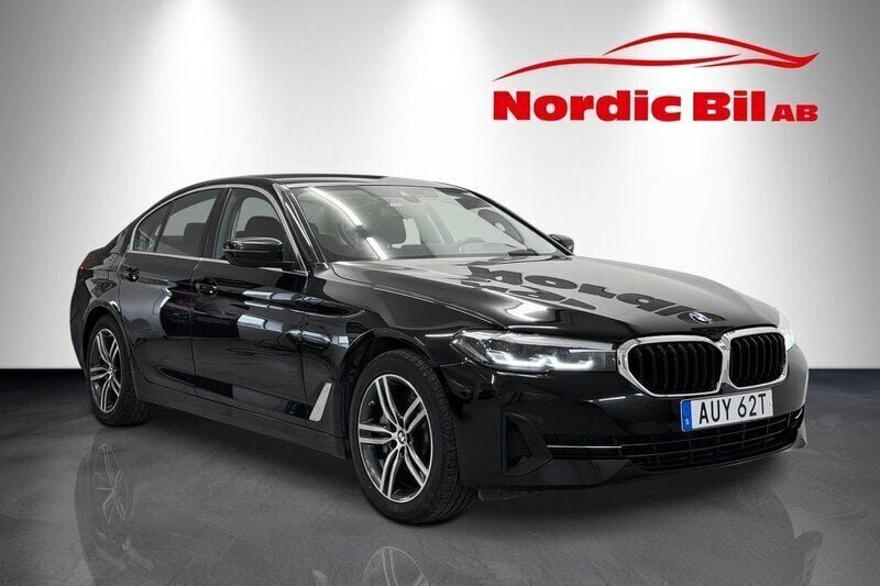 Svart Begagnad 2021 BMW 530e Sedan | 279 900 kr (Marknadspris) - Bild 1/4