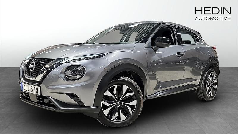 Grå Ny 2025 Nissan Juke Acenta SUV | 239 900 kr (Marknadspris) - Bild 1/4