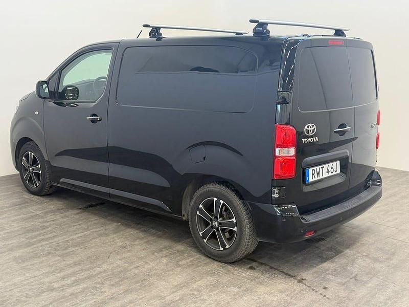 Begagnad Toyota Proace 120 HK (88 kW) 2020 Svart Minibuss