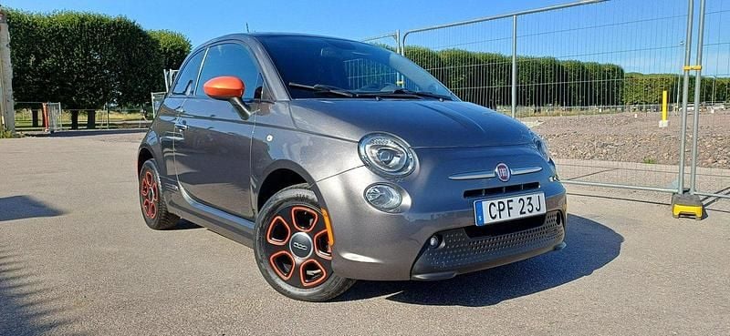 Grå Begagnad 2015 Fiat 500e Abarth Halvkombi | 125 000 kr - Bild 1/4