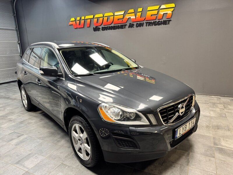 Grå Begagnad 2011 Volvo XC60 Summum SUV | 114 900 kr (Marknadspris) - Bild 1/4