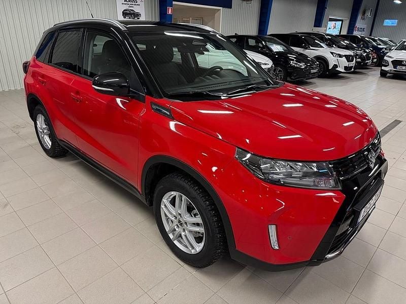 Begagnad Suzuki Vitara 116 HK (85 kW) 2024 Röd SUV