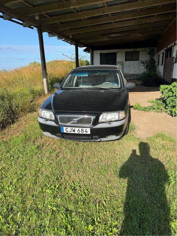 Svart Begagnad 2000 Volvo S80 Sedan | 18 000 kr (Marknadspris) - Bild 1/2