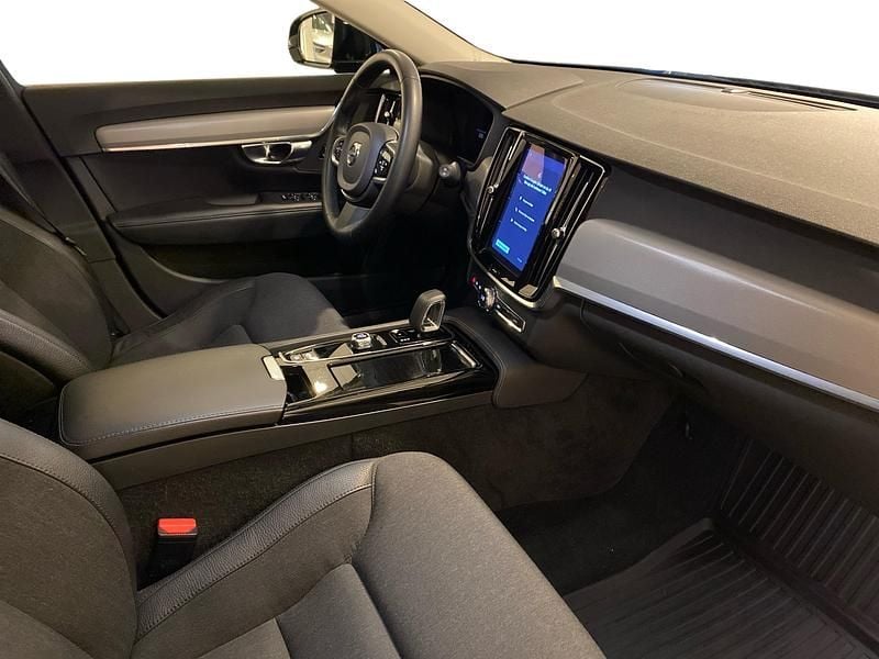 Begagnad Volvo V90 Core 355 HK (261 kW) 2023 Svart Kombi