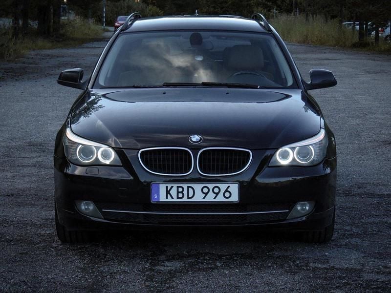 Svart Begagnad 2010 BMW 520 Kombi | 69 000 kr (Bra pris) - Bild 1/4