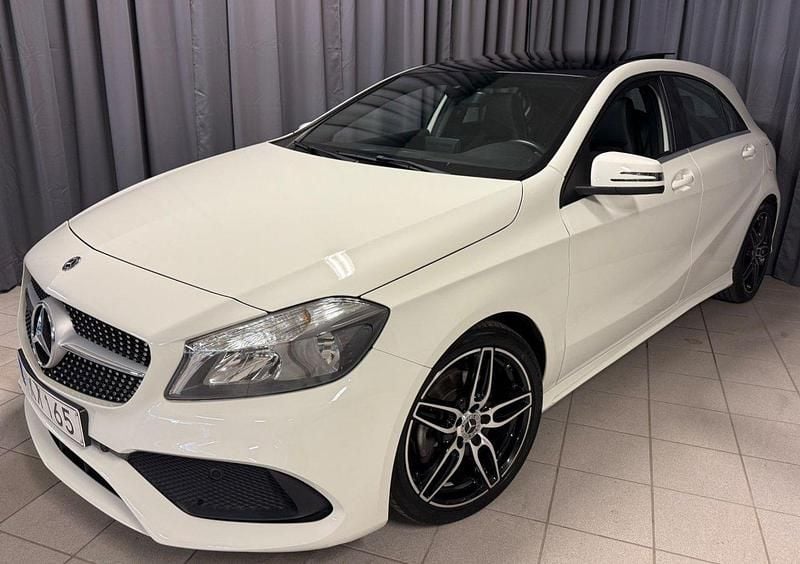 Vit Begagnad 2018 Mercedes A180 Style Halvkombi | 184 900 kr (Marknadspris) - Bild 1/4