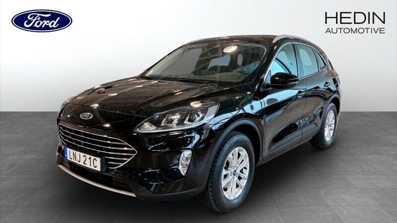 Svart (black) Begagnad 2022 Ford Kuga Titanium SUV | 289 000 kr (Marknadspris) - Bild 1/4