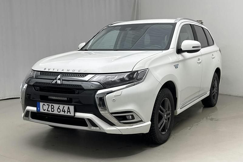 Vit Begagnad 2020 Mitsubishi Outlander SUV | 219 000 kr (Marknadspris) - Bild 1/4