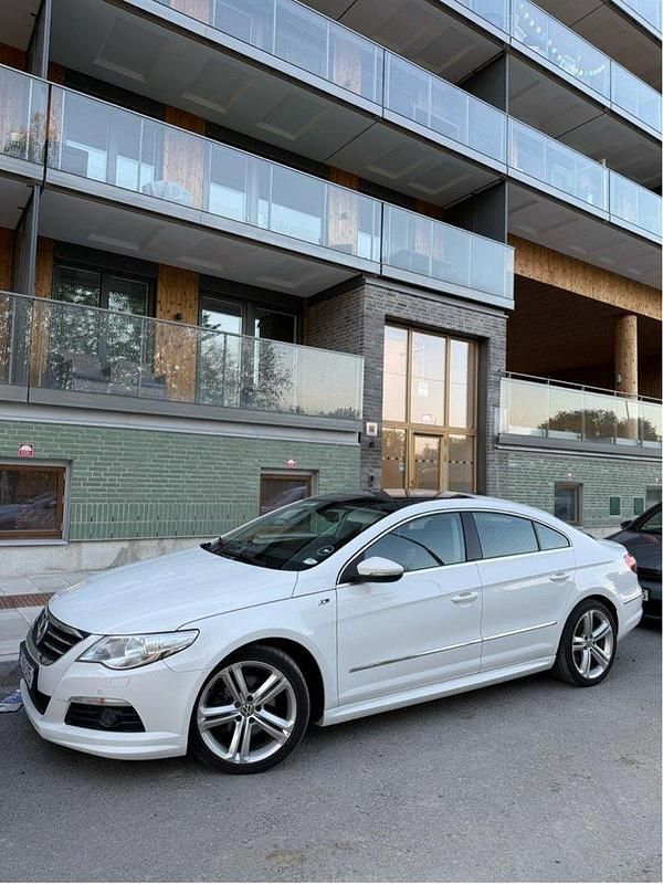 Vit Begagnad 2011 VW CC Sedan | 115 000 kr (Marknadspris) - Bild 1/4