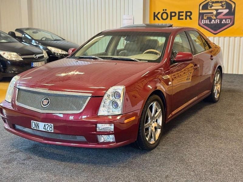Begagnad Cadillac STS 258 HK (189 kW) 2005 Röd Sedan