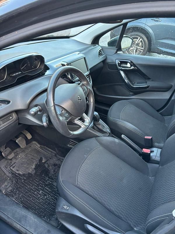 Begagnad Peugeot 208 82 HK (60 kW) 2017 Halvkombi