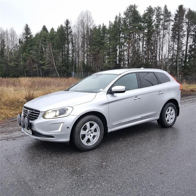 Silver Begagnad 2017 Volvo XC60 Standard SUV | 175 000 kr (Lite dyr) - Bild 1/4