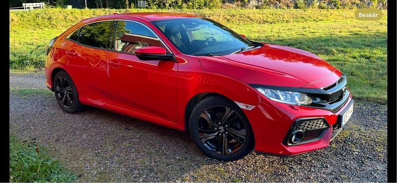 Röd Begagnad 2018 Honda Civic Halvkombi | 155 000 kr (Marknadspris) - Bild 1/4